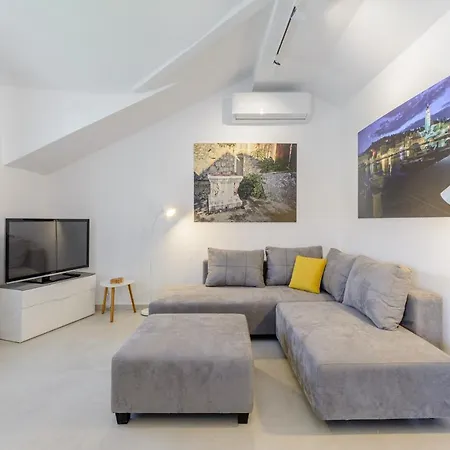 View Apartment Sutivan